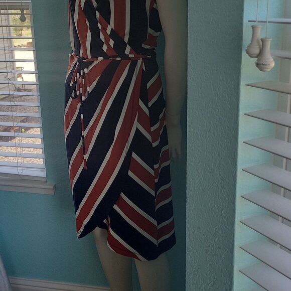 41 Hawthorn Annora Faux Wrap Knit Dress - Picture 4 of 11